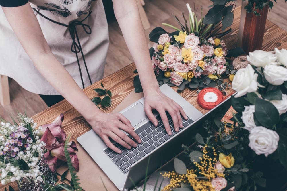 Crafting Personalized Responses to Inquiries